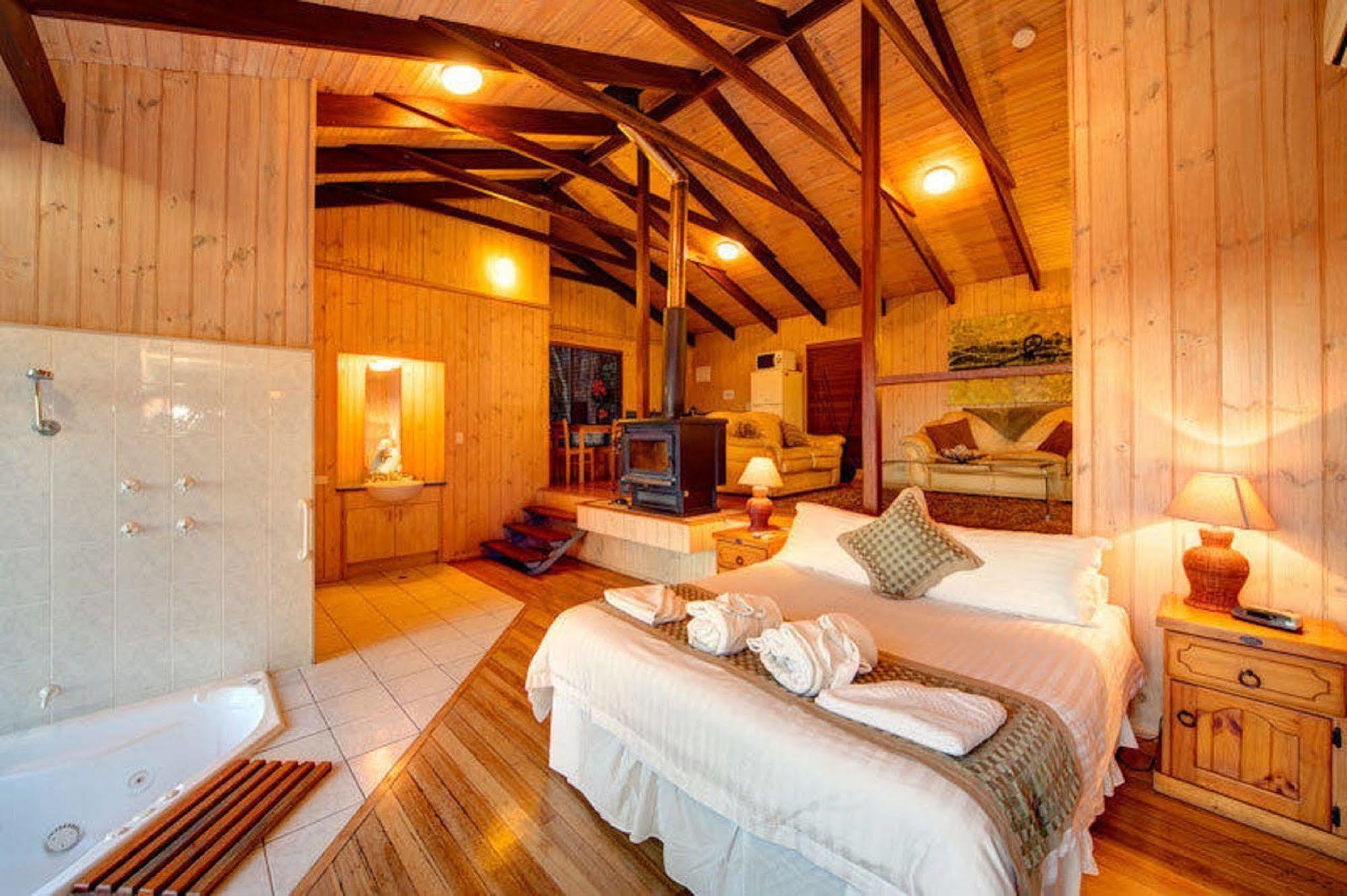 Treetops Seaview Montville Dış mekan fotoğraf