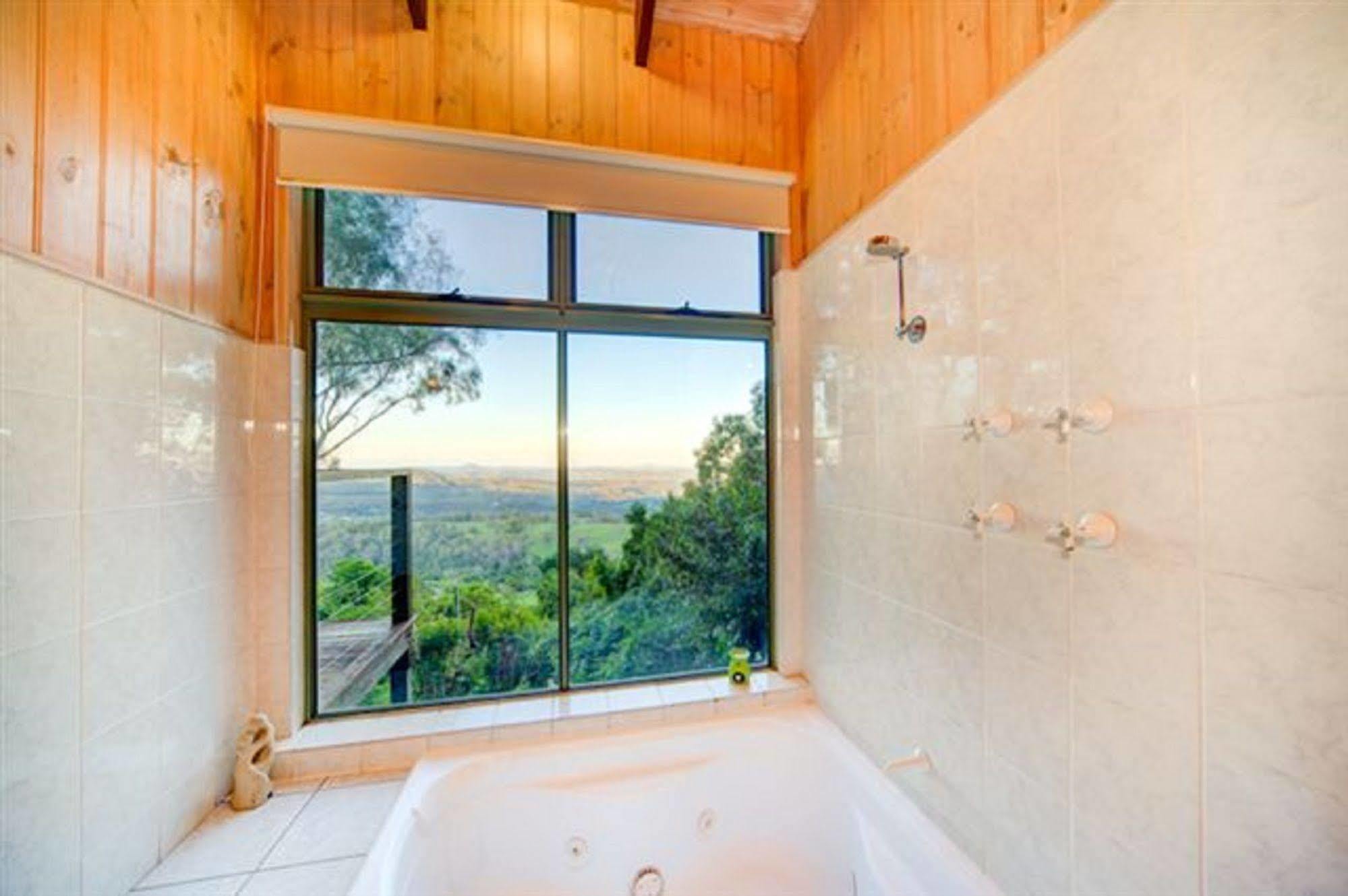 Treetops Seaview Montville Dış mekan fotoğraf